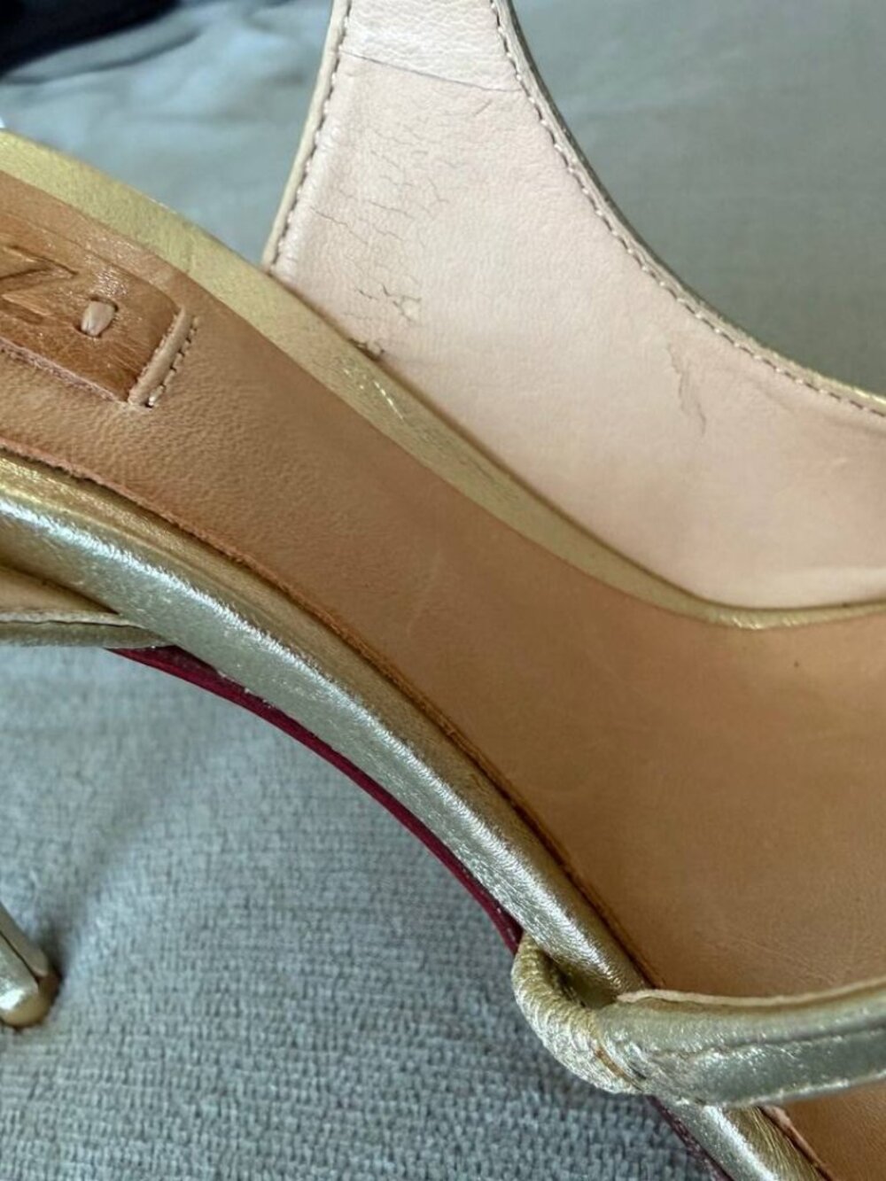 Schutz Women's Gold Sling Metallic 4" Heel Sandal/Shoes size 7B - Picture 10 of 12